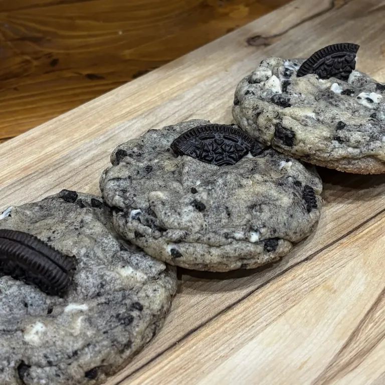 Cookies and cream cookies